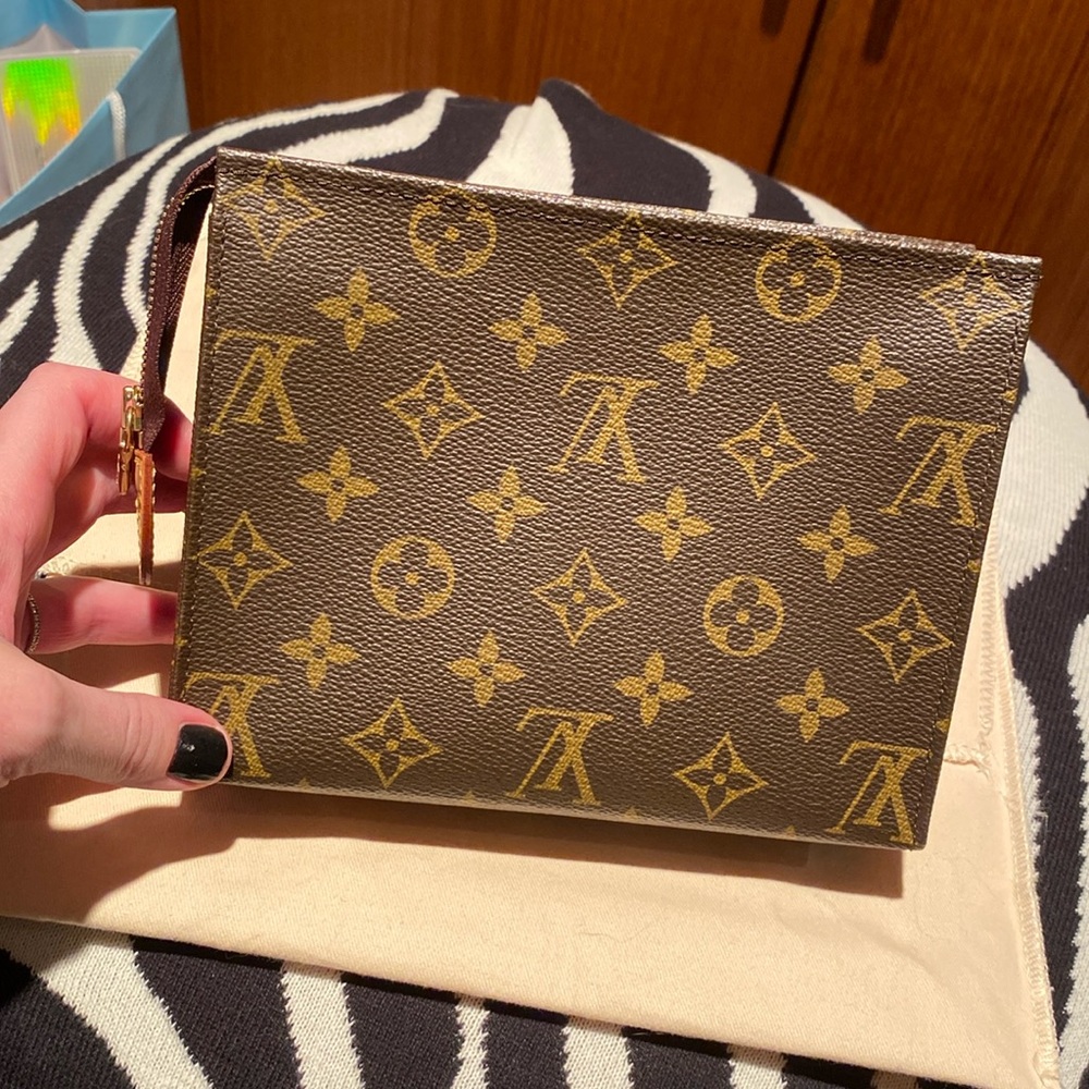 LOUIS VUITTON TOILETRY 19 not for sale